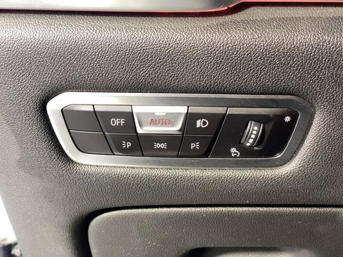 Used 2022 BMW X5 sDrive40i w/ M Sport Package image 17