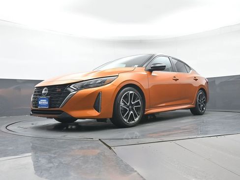 Used 2024 Nissan Sentra SR w/ SR Premium Package image 28