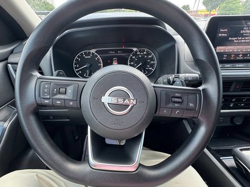 Used 2024 Nissan Rogue S AWD/4WD image 12