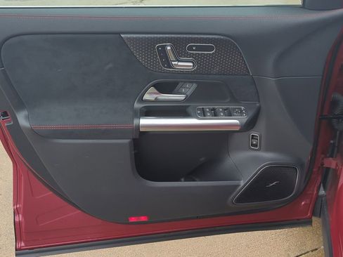 Used 2024 Mercedes-Benz GLA 35 AMG 4MATIC image 11