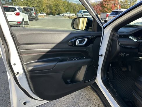 Used 2024 Jeep Compass Trailhawk image 13