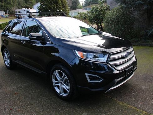 Used 2016 Ford Edge Titanium image 2