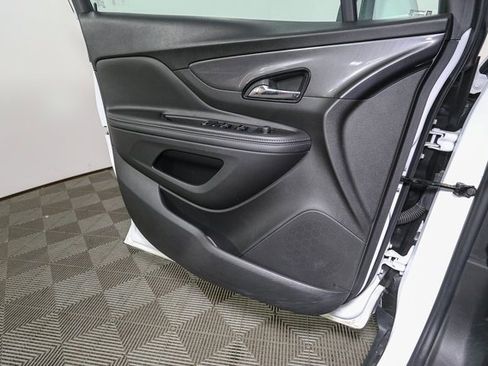 Used 2022 Buick Encore Preferred w/ Safety Package image 32