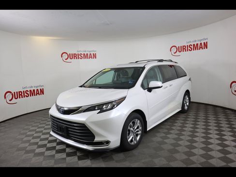 Used 2024 Toyota Sienna XLE w/ XLE Plus Package AWD/4WD image 3