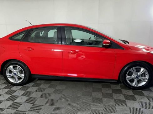 Used 2014 Ford Focus SE FWD image 2