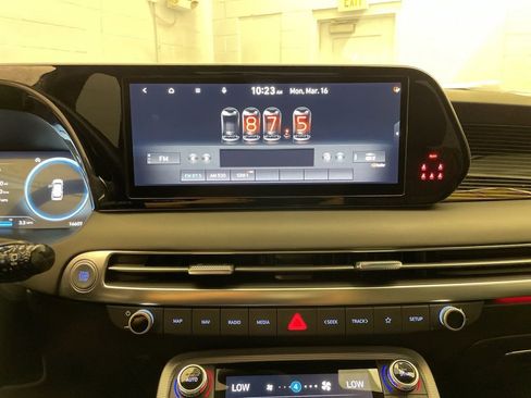 Used 2023 Hyundai Palisade Calligraphy image 14