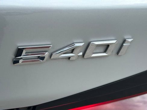 Used 2021 BMW 540i w/ Premium Package image 10