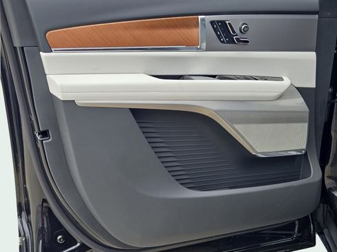 New 2026 Cadillac Vistiq Sport image 16