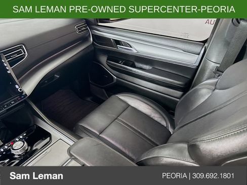 Used 2024 Jeep Wagoneer L Series II AWD/4WD image 25
