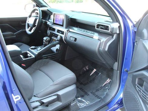 Used 2025 Toyota Tacoma SR5 AWD/4WD image 11