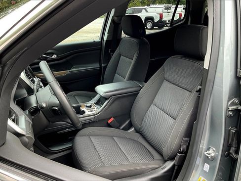 Certified 2023 GMC Acadia SLE w/ Driver Convenience Package image 19