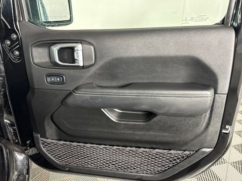Used 2022 Jeep Wrangler Unlimited Sahara AWD/4WD image 44