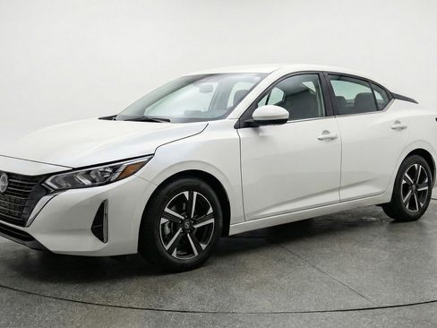 Used 2025 Nissan Sentra SV FWD image 2
