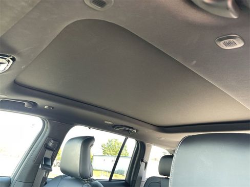 Used 2022 Jeep Grand Cherokee Overland w/ Advanced Protech Group III image 22