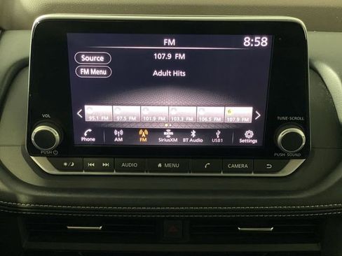 Used 2023 Nissan Rogue SV image 12