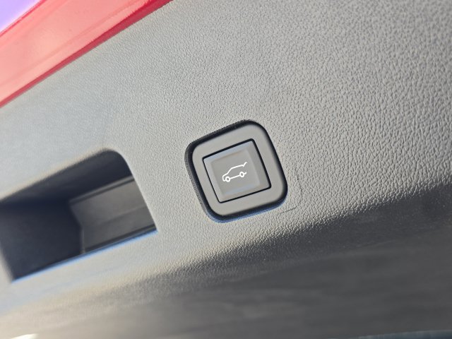 Used 2026 GMC Acadia Elevation w/ Super Cruise Package FWD image 12