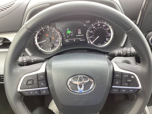 Certified 2023 Toyota Highlander XLE image 43