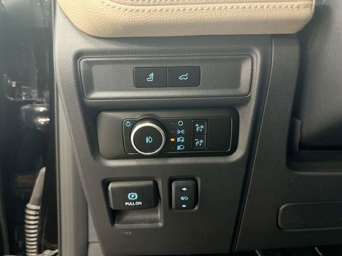 Used 2024 Ford Expedition Limited image 19