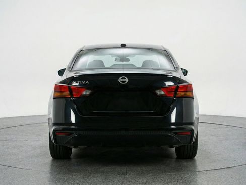 Used 2025 Nissan Altima 2.5 SV FWD image 7