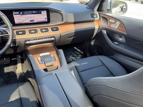 Used 2025 Mercedes-Benz GLE 450 4MATIC w/ Winter Package image 25