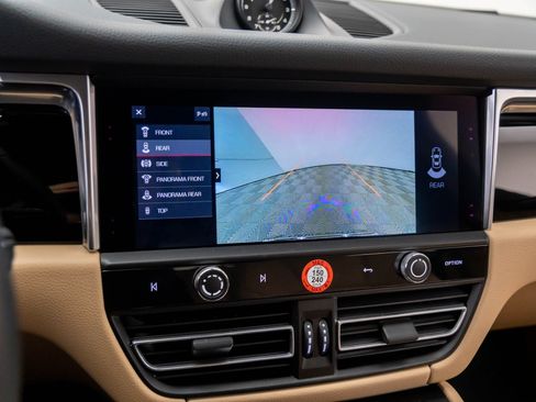 Certified 2025 Porsche Macan image 23