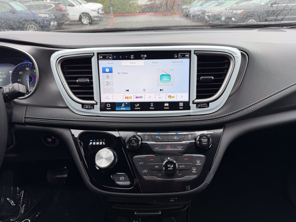 New 2026 Chrysler Pacifica Select FWD image 22