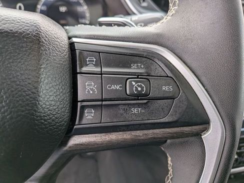 Used 2024 Jeep Grand Cherokee L Limited w/ Luxury Tech Group II image 21