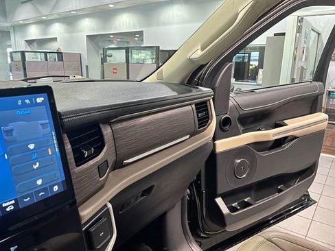 Used 2024 Ford Expedition Max Limited image 24