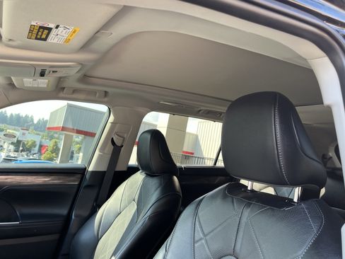Certified 2024 Toyota Highlander Platinum AWD/4WD image 19