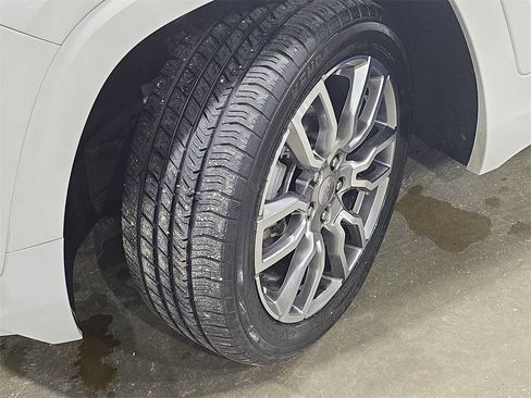 Used 2024 GMC Terrain Denali AWD/4WD image 31