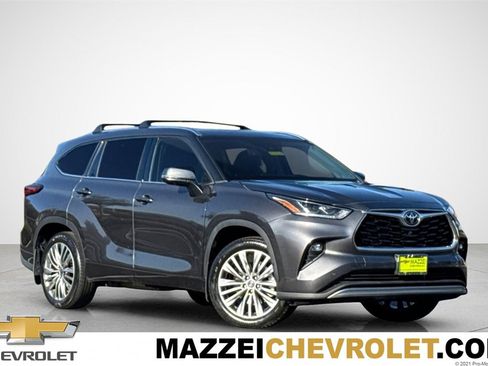 Used 2022 Toyota Highlander Platinum image 1