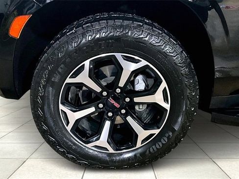 Used 2023 GMC Yukon XL AT4 image 9