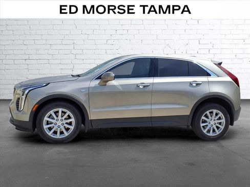 Used 2023 Cadillac XT4 Luxury w/ Cold Weather Package FWD image 2