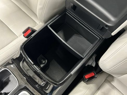Used 2025 Kia Telluride SX w/ SX Captain's Chair Package FWD image 31