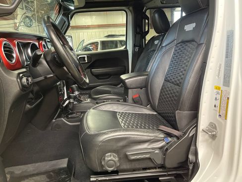 Used 2019 Jeep Wrangler Unlimited Rubicon AWD/4WD image 14