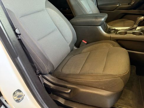 Used 2019 Chevrolet Traverse LS FWD image 10