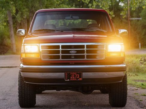 Used 1994 Ford Bronco XLT image 12