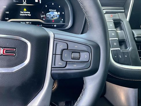 Used 2023 GMC Yukon XL SLT w/ SLT Luxury Package AWD/4WD image 25