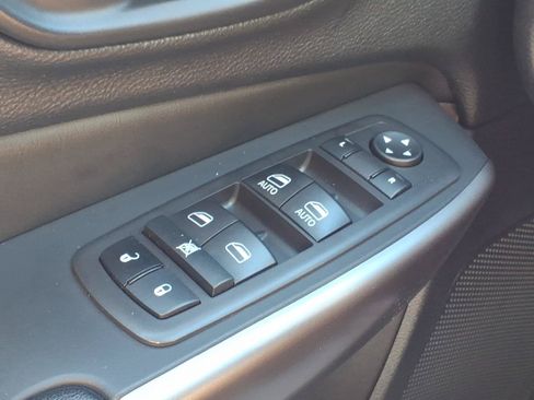 Used 2021 Jeep Cherokee Latitude Lux w/ Comfort/Convenience Group AWD/4WD image 15