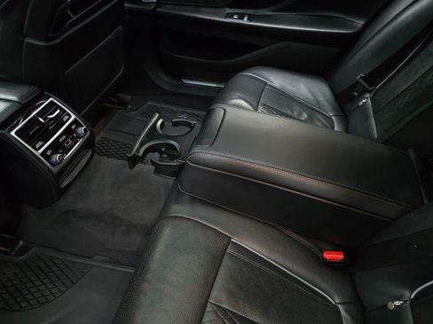 Used 2021 BMW 750i xDrive w/ M Sport Package AWD/4WD image 17