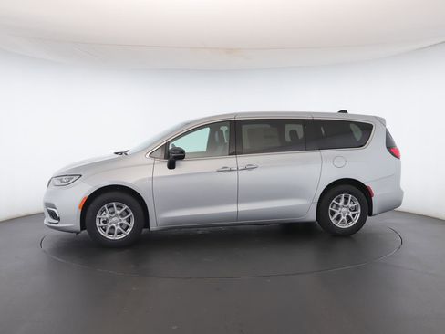 New 2026 Chrysler Pacifica Select image 40