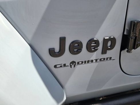 Used 2021 Jeep Gladiator Mojave AWD/4WD image 4