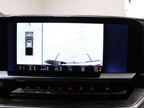 Used 2025 Chevrolet Silverado 1500 LTZ AWD/4WD image 4
