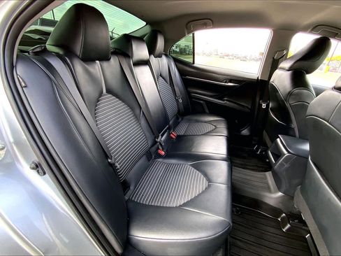 Used 2023 Toyota Camry SE image 19