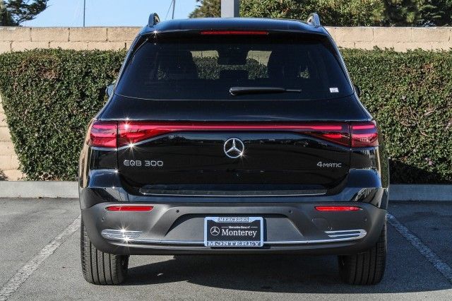 Used 2025 Mercedes-Benz EQB 300 4MATIC image 7