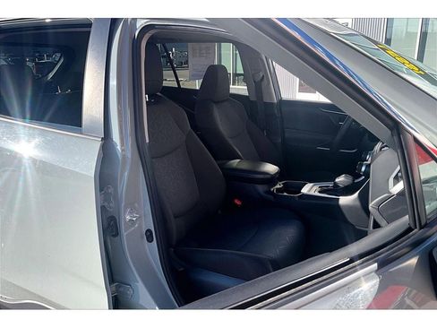 Used 2021 Toyota RAV4 XLE w/ Convenience Package image 8