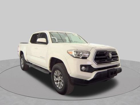 Used 2018 Toyota Tacoma SR5 w/ Exterior Package AWD/4WD image 2