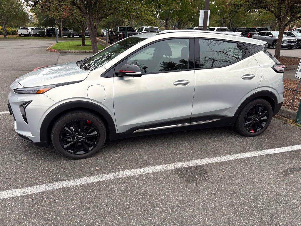 Used 2023 Chevrolet Bolt EUV Premier w/ Sun & Sound Package FWD image 2