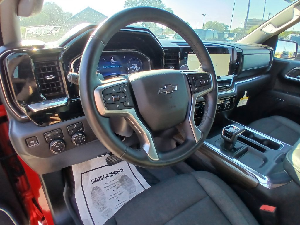 Used 2024 Chevrolet Silverado 1500 LT Trail Boss w/ LPO, Dark Essentials Package AWD/4WD image 10