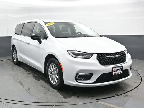 New 2026 Chrysler Pacifica Select FWD image 4